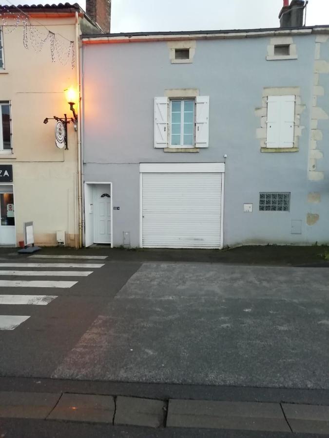 Joli Appartement, 1 Chambre, Au Coeur De Mouilleron St Germain מראה חיצוני תמונה